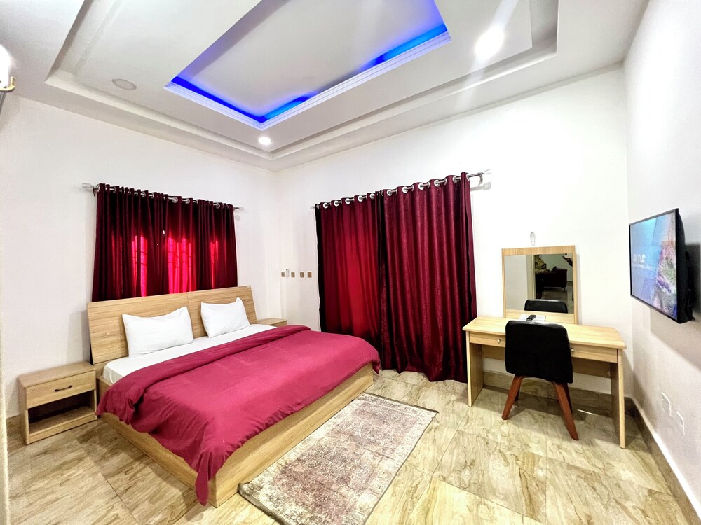 FURNISHED APARTMENTS
