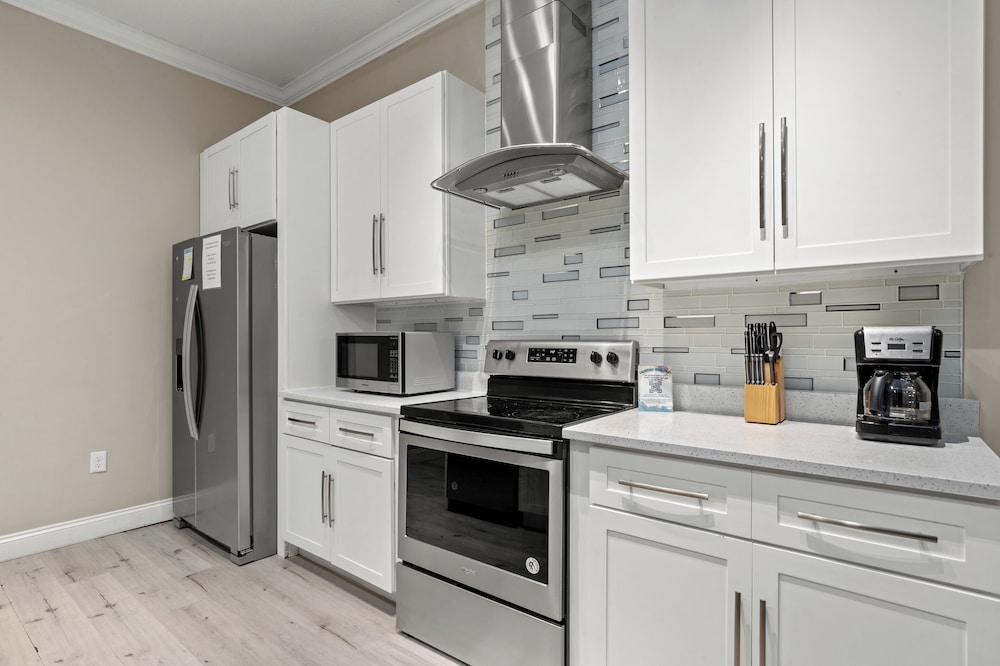 Spacious 4-bed, 3-bath Beach House Sleeps 12 for the Perfect Getaway