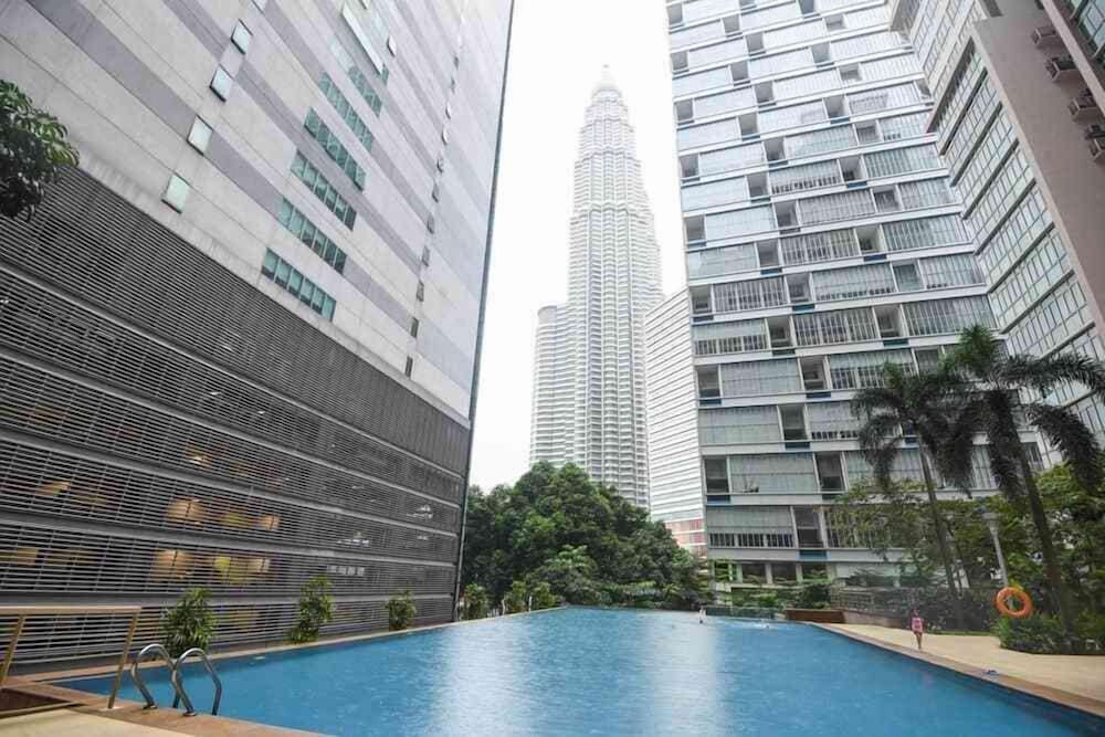 Central 2BR Apt 5 Mins Klcc Twin Towers, Bathtub
