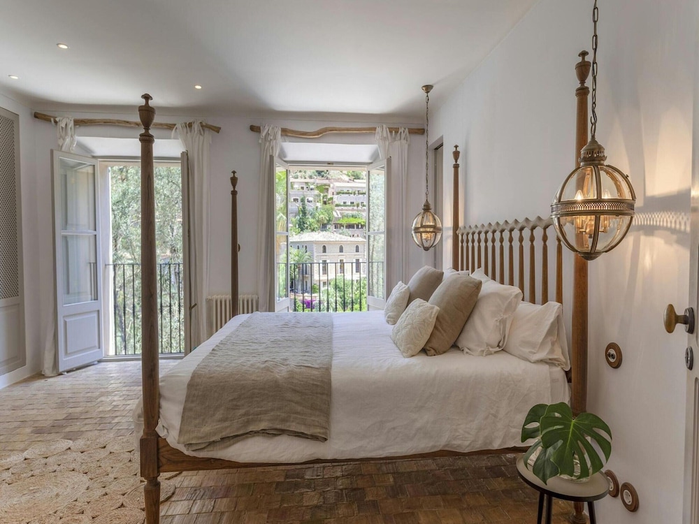 Stylish Holiday Home With Deia Views