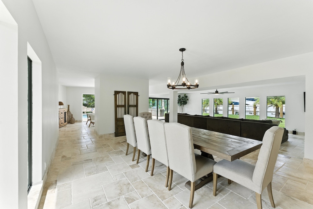 Villa Riverland With Heated Pool On The Water 5 Bedroom Villa