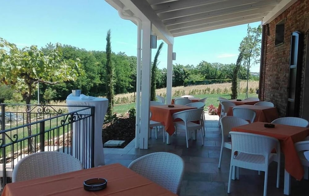 Villa Resort Tre Castelli view 4