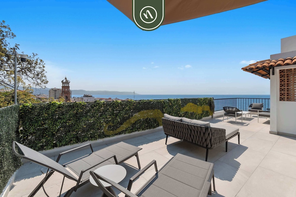 Luxury 2 BR - Downtown - Pool - Sunset in Terrace