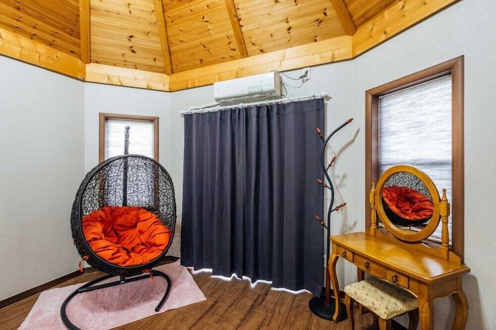 Indigo Pension view 5
