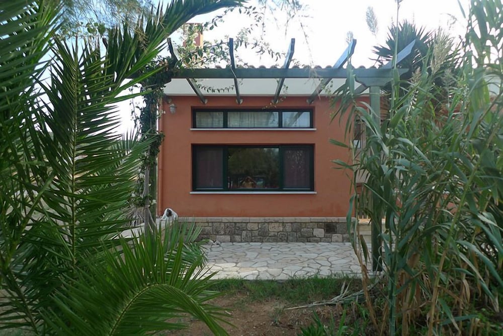 Irides Luxury Studios & Apartments