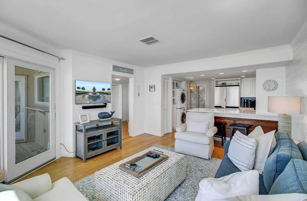 202 F Port O Call by Avantstay Amazing Oceanfront Views!
