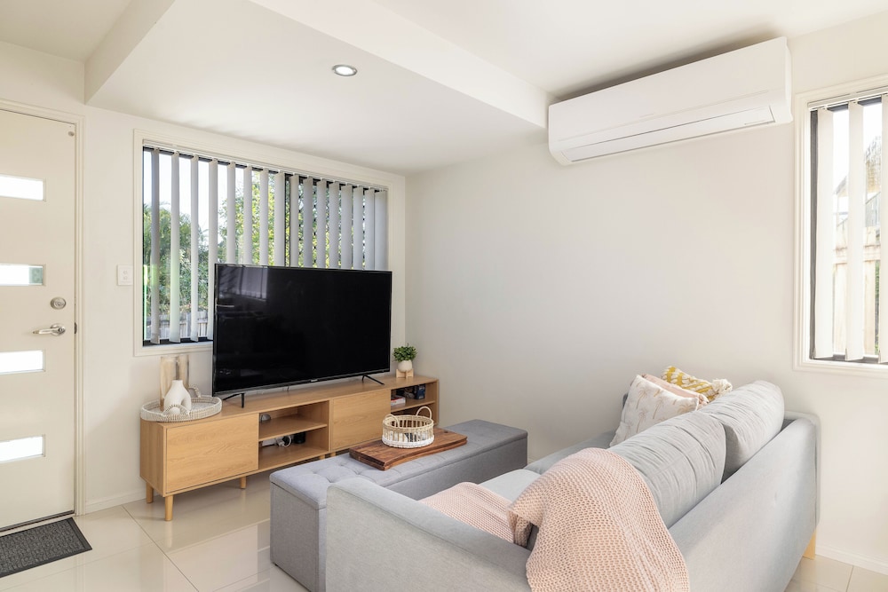 Smart Suites Self Check-in Apartments - 144 Dixon