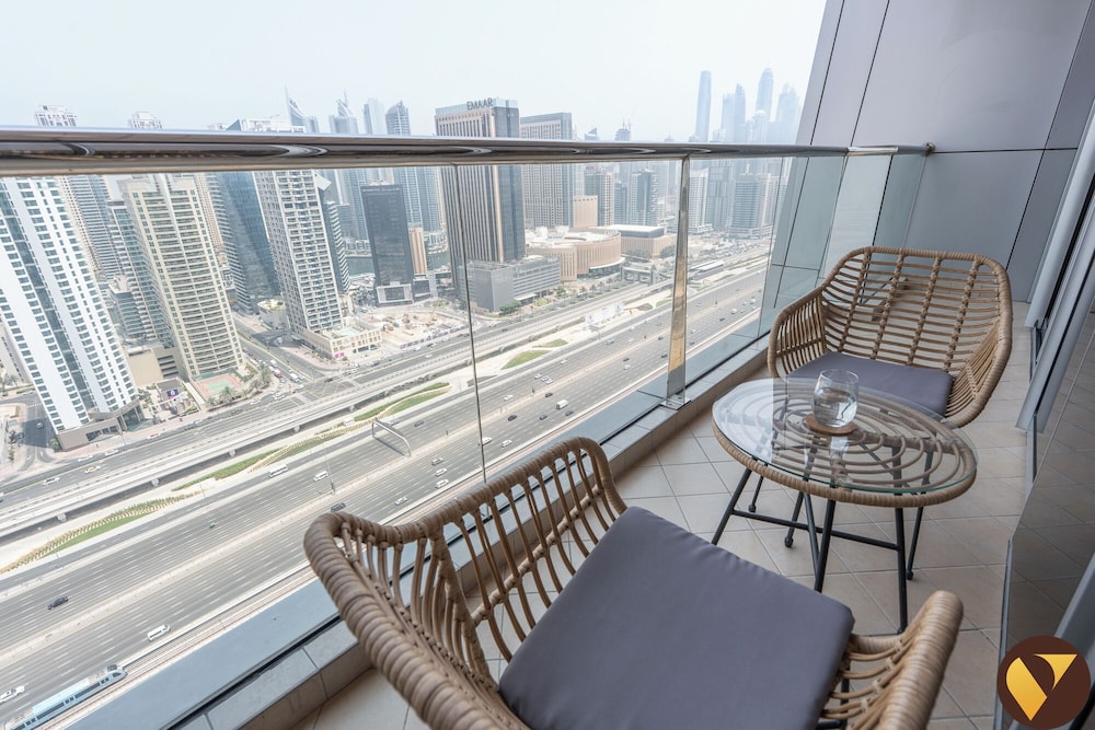 Luxury Stay in JLT Near Metro & JBR