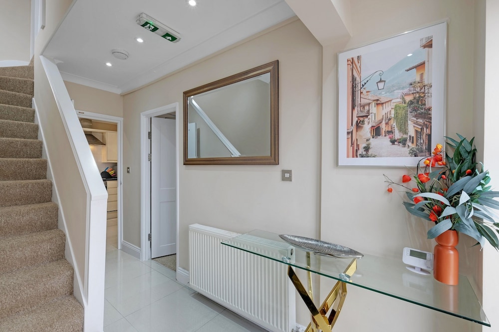 Stylish 4 Bedroom Home in Brightside Ave