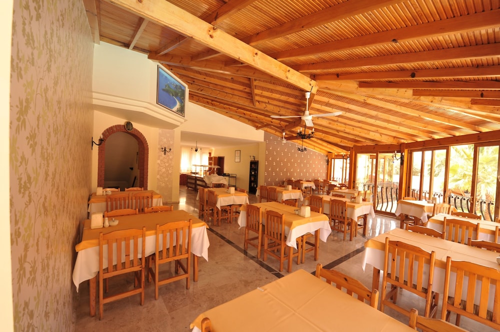 Belcehan Beach Hotel - Image 25