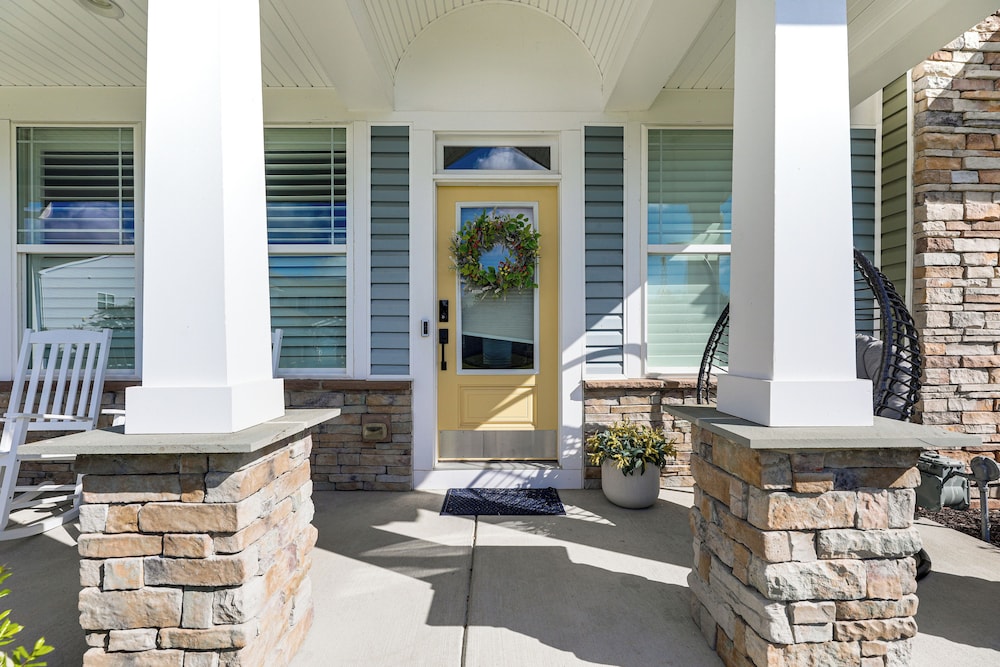 Spacious Townhome 2 Mi to Bethany Beach Boardwalk
