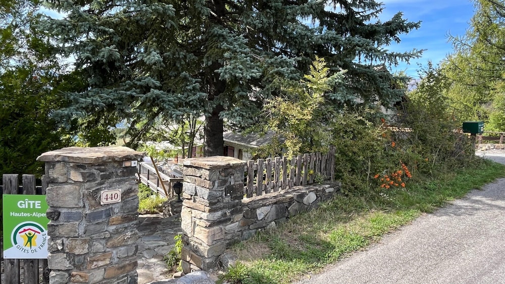 Holiday Home With Sauna, Saint-sauveur