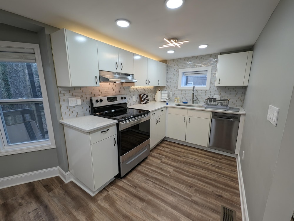 1303 Colony Dr Marietta - Full Home
