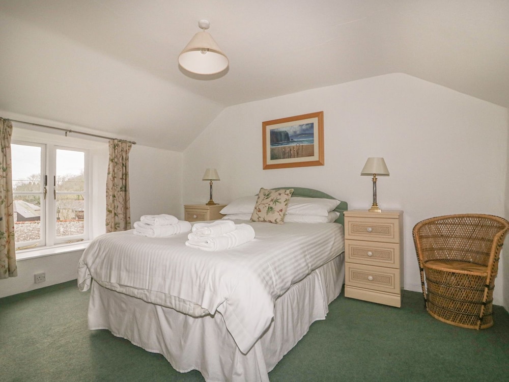 Honeysuckle Cottage view 4