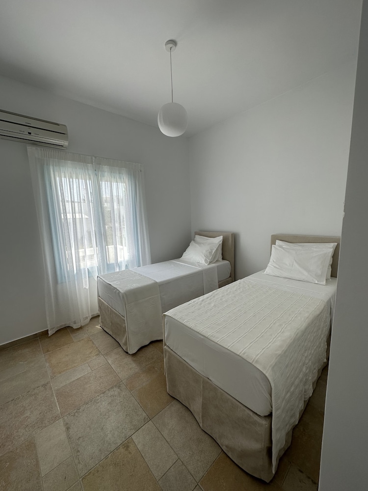 Milos AquaBliss Beachfront Villa photo 4