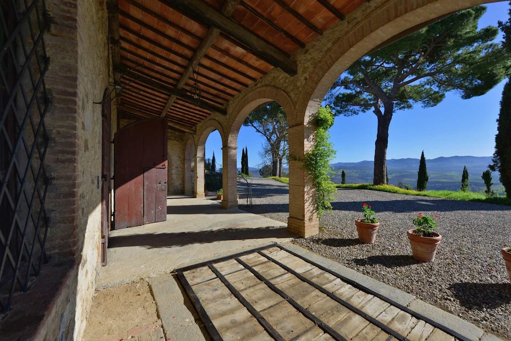 New Historic Tuscany Country House Retreat in a Vineyard Near Siena Villa Chiantissimo
