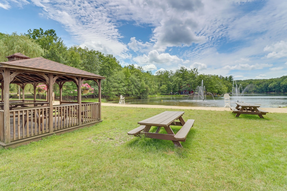 Pool + Lake Access, Yard: Poconos Family Getaway