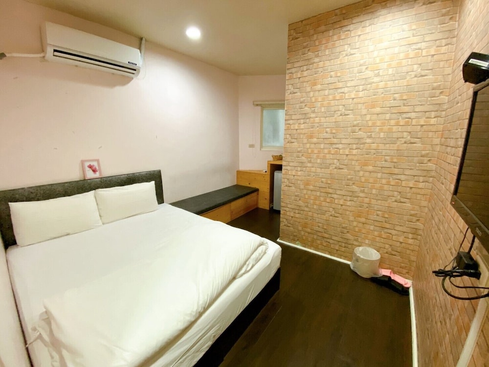 Feng Chia Easy Home