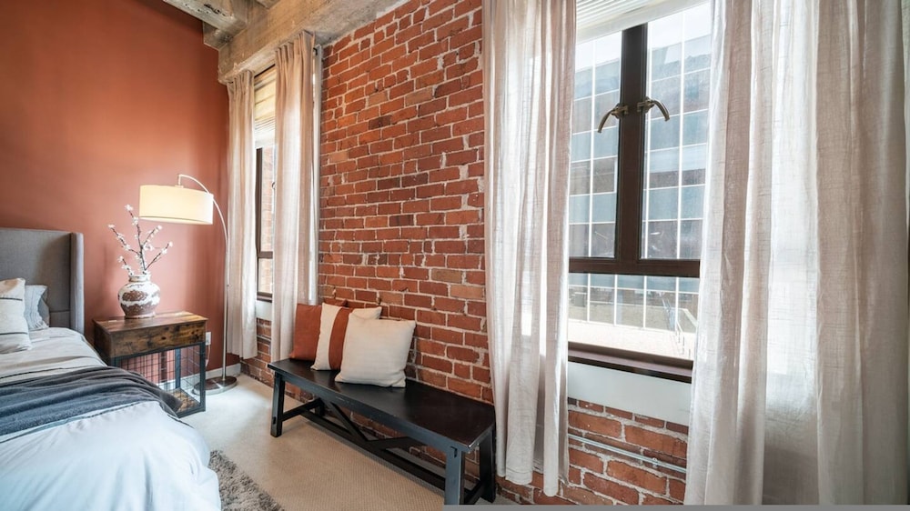 Luxury Downtown Phoenix Loft - Pool Gym Laundry