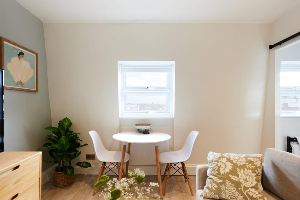 The North Notting Hill Crib - Bright 1bdr Flat