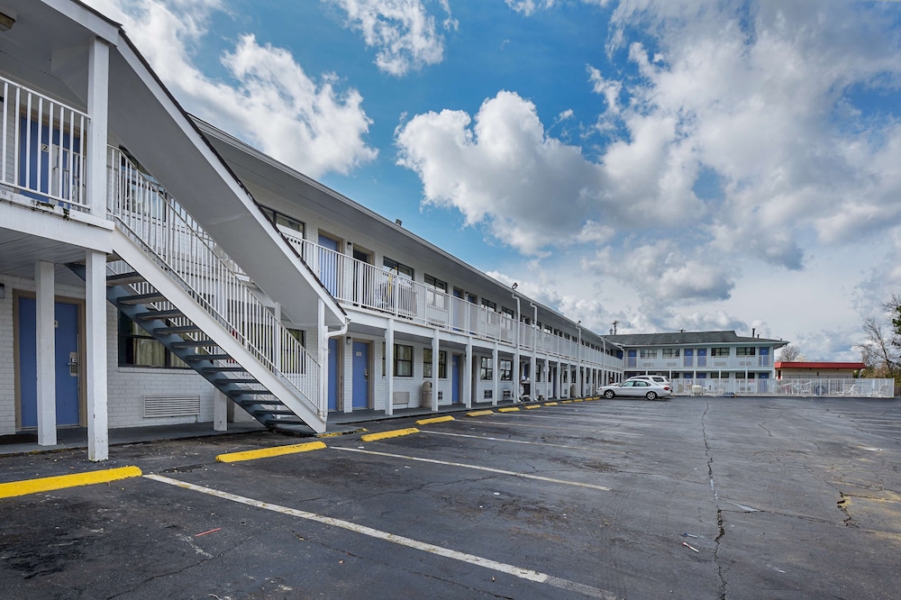 Chattanooga Vacations - Motel 6 Chattanooga, TN - Property Image 2