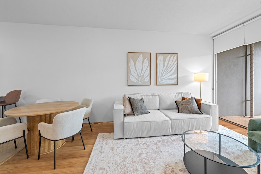 Modern Southbank Parklands Apartment Retreat