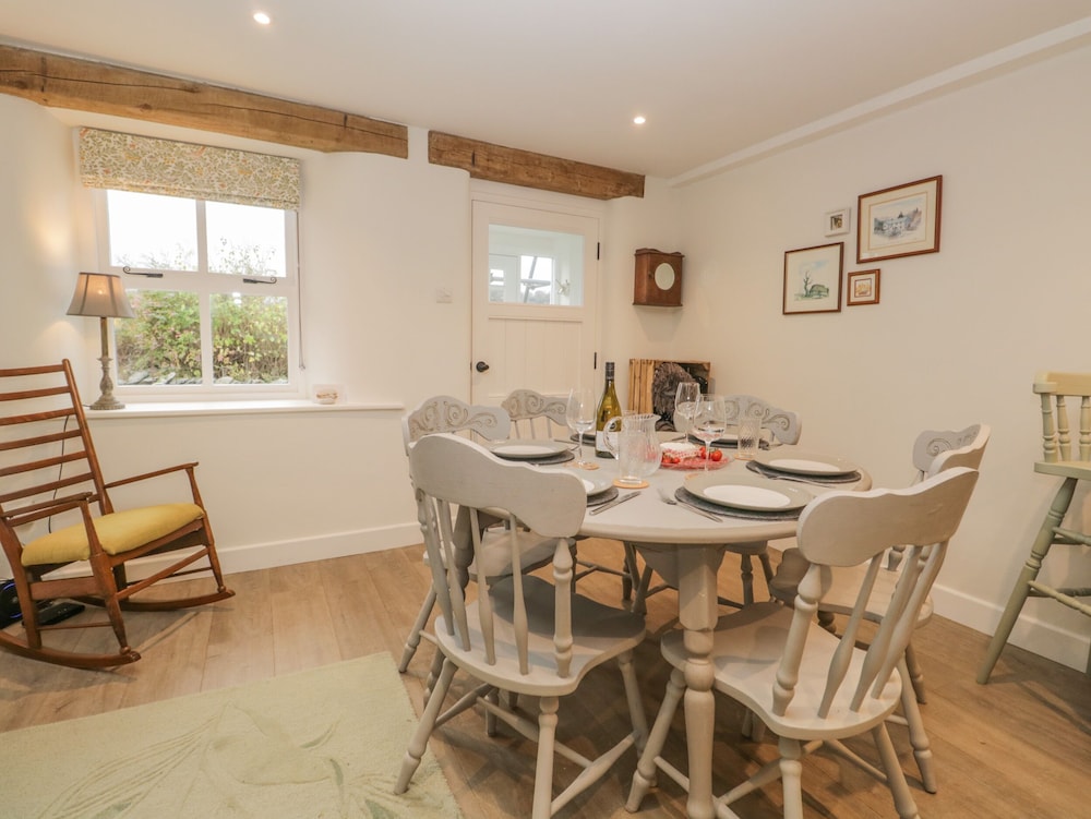 1 Sunny Point Cottages