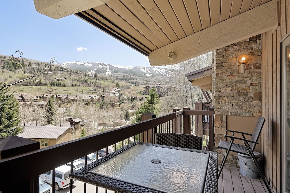 Snowmass 2BR Loft Retreat Deck, Fireplace & Views - 21E