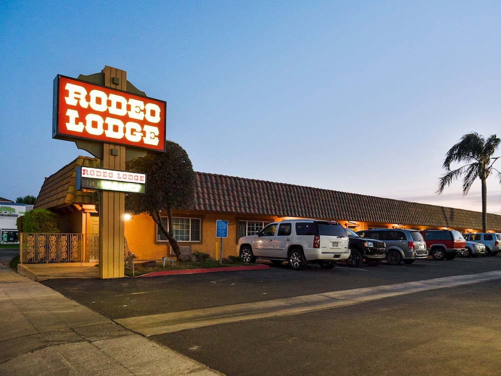 Hotel Rodeo Lodge - Image 1