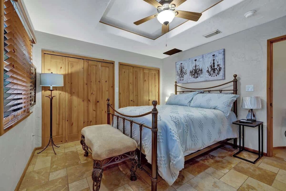 Terracotta Retreat/ Sleeps 30!