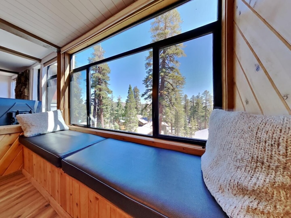 Spacious Slopeside Location by RedAwning