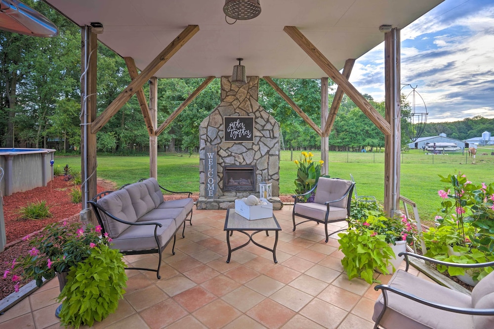Richburg Vacations - Country-chic Studio w/ Pool  Stable Access! - Property Image 1