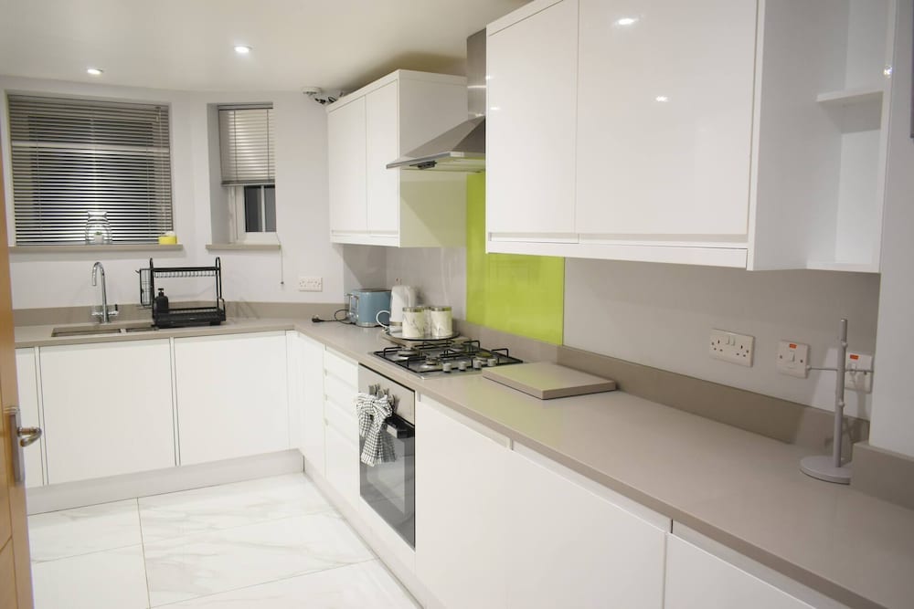 Charming 5 Bedroom Home in High Wycombe Perfect for Families