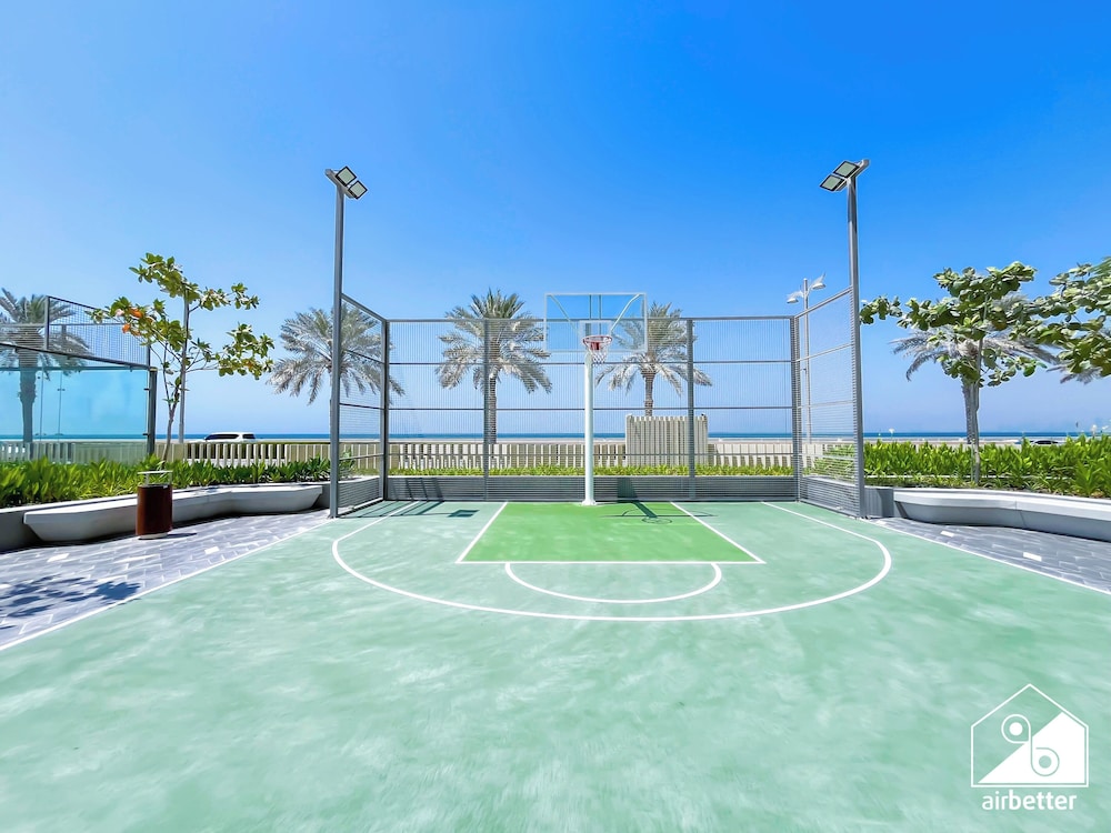 Luxury Beachfront 1BR on Palm Jumeirah & Balcony