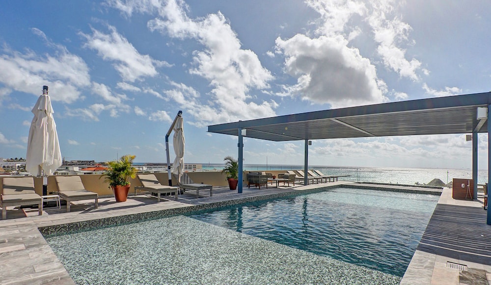 Condos with Oceanview Rooftop Pool