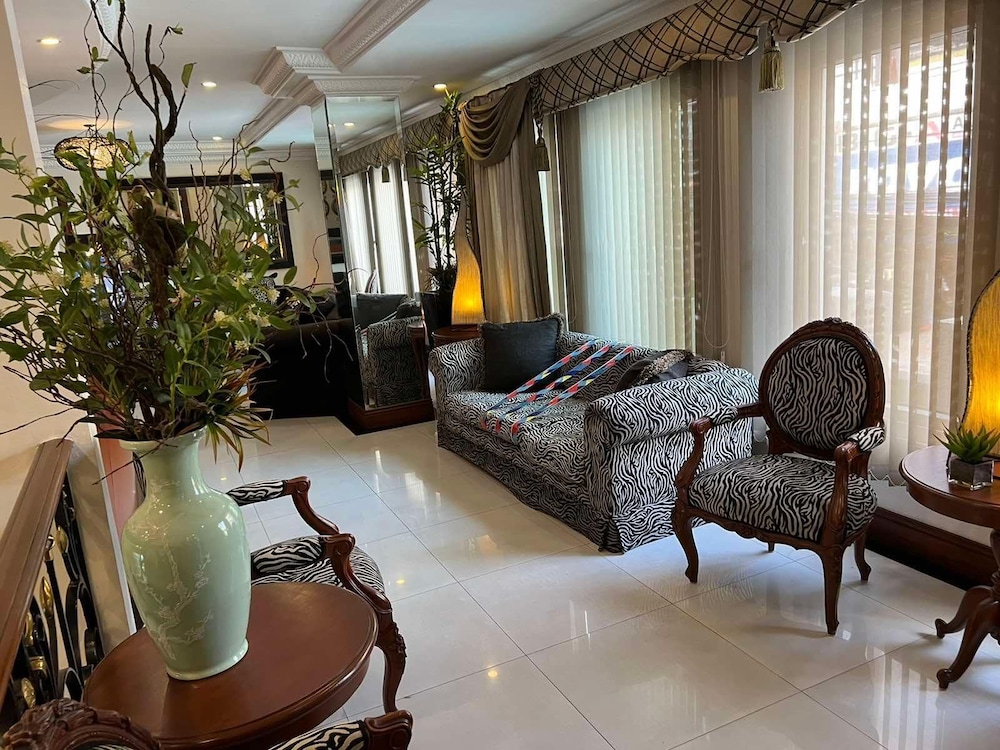 Townhouse OAK Makati Manila Near PNR Pasay Evangelista formerly VIP Suites