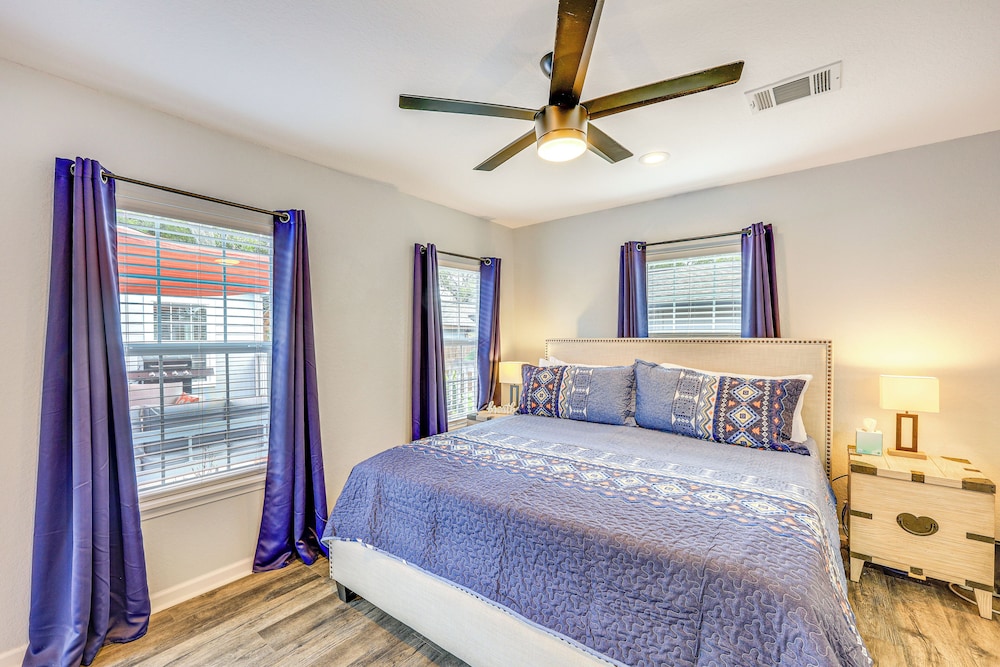 3 Mi to Dtwn: Cozy San Antonio Home w/ Casita!