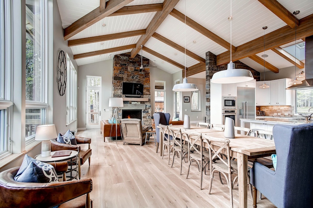 Sunrise Ski Haus 4 Bedroom Home by RedAwning