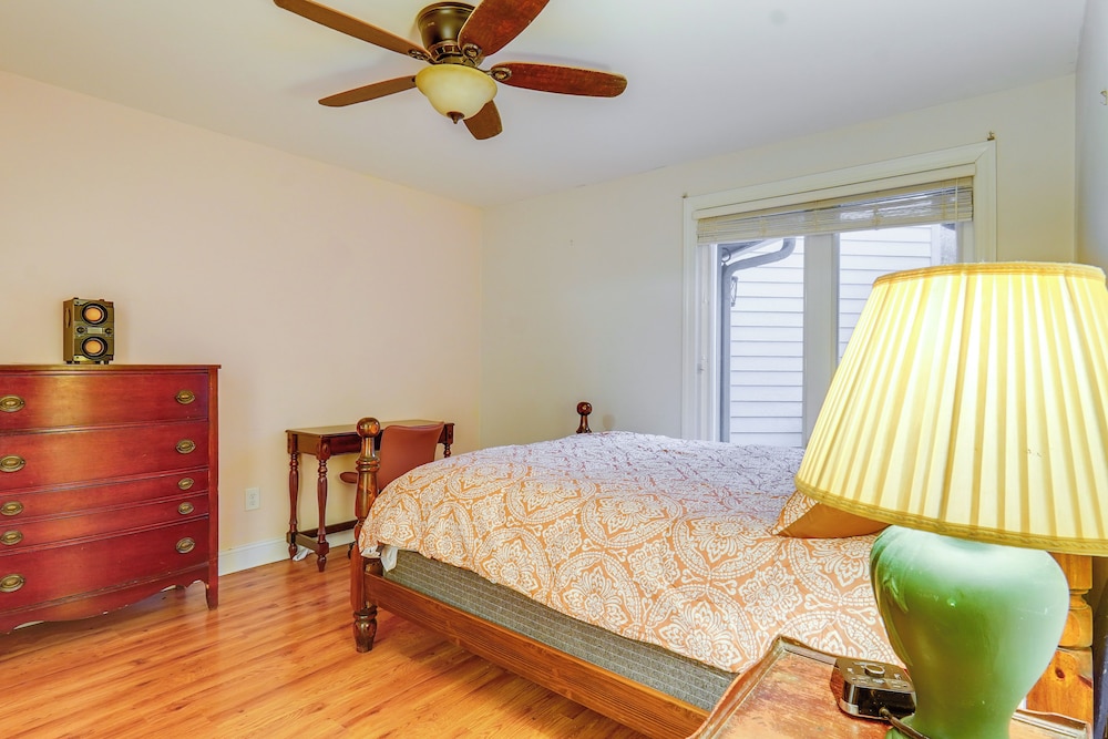 Spacious Lakefront Apt w/ Deck in Fayetteville!