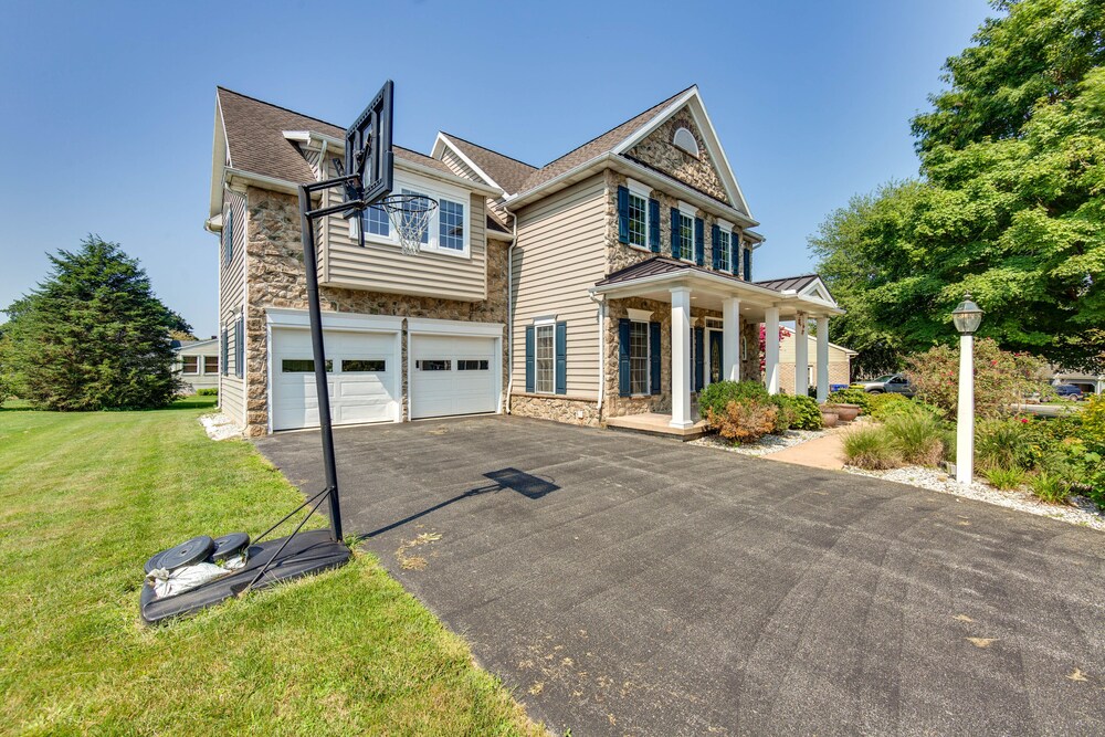 Charming Pennsylvania Retreat w/ Deck & Fireplace! view 4