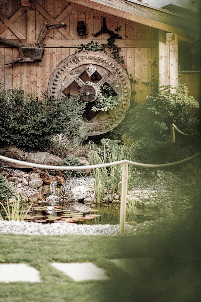 Amolaris Garden Loges & Guesthouse