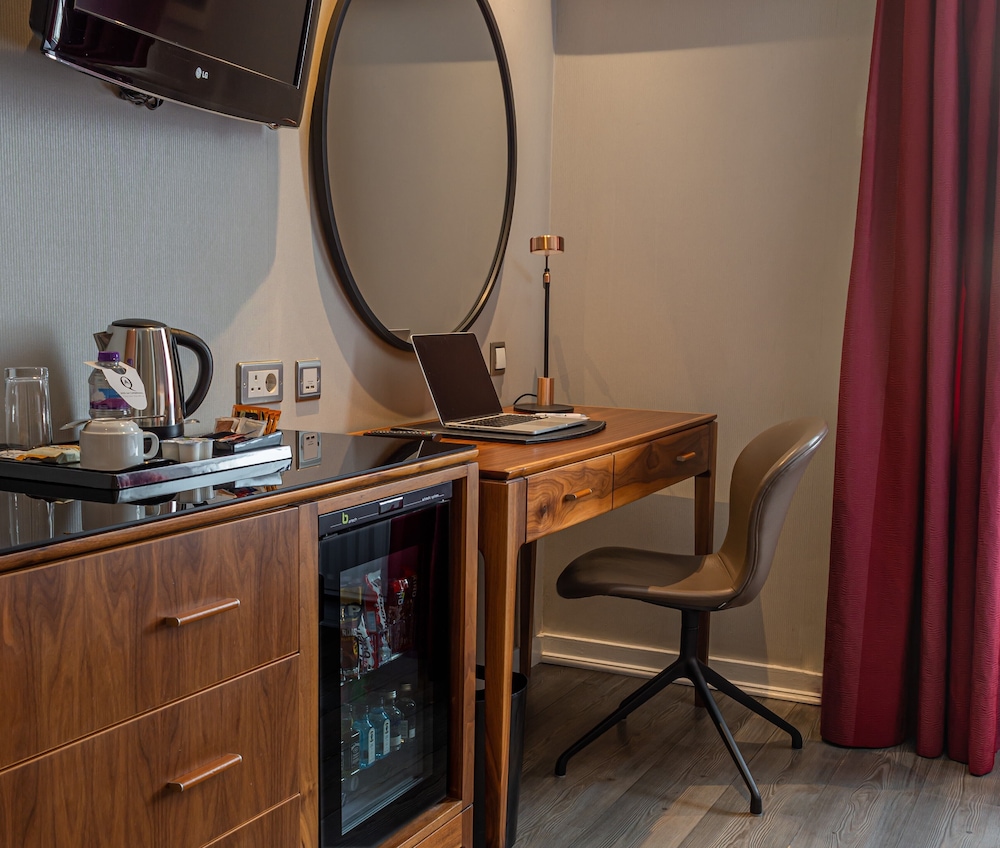 The Queen's Gate Hotel 3