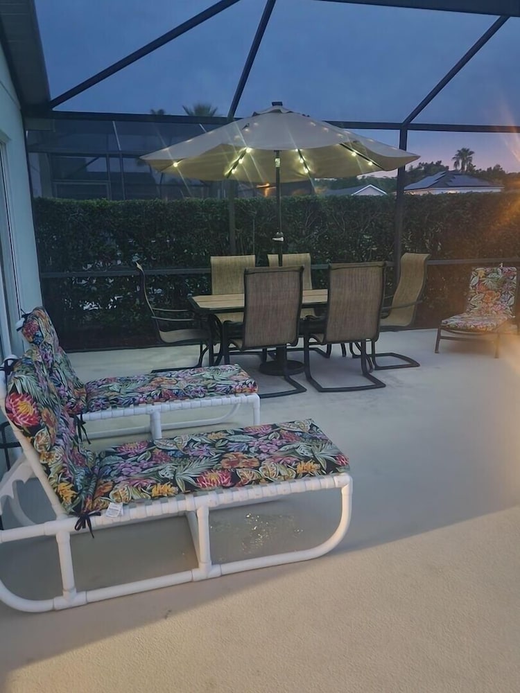 LKB4705AW 4 Bedroom villa in Lake Berkley 4 Home