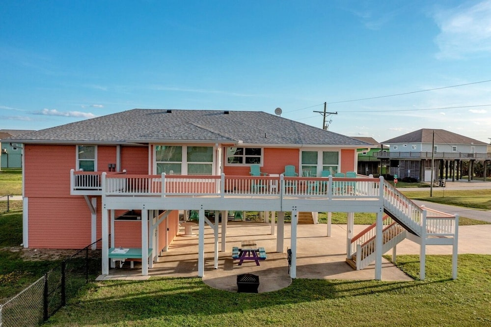 A Lil' Tipsea 4 Bedroom Home by RedAwning view 2