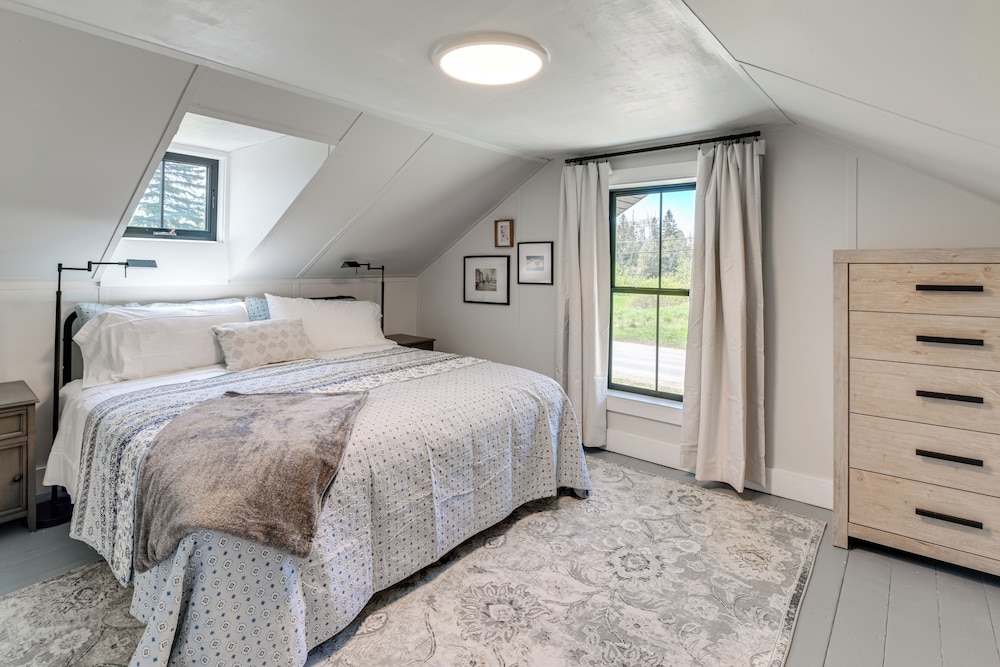 Pond Views: Spacious Family Home in Presque Isle!
