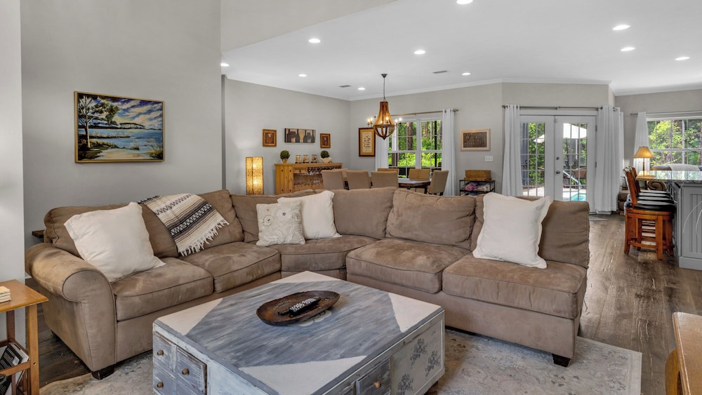 Seacrest 4BR w/ Private Heated Pool + Beach Access & Dolphin Cruise Ticket!