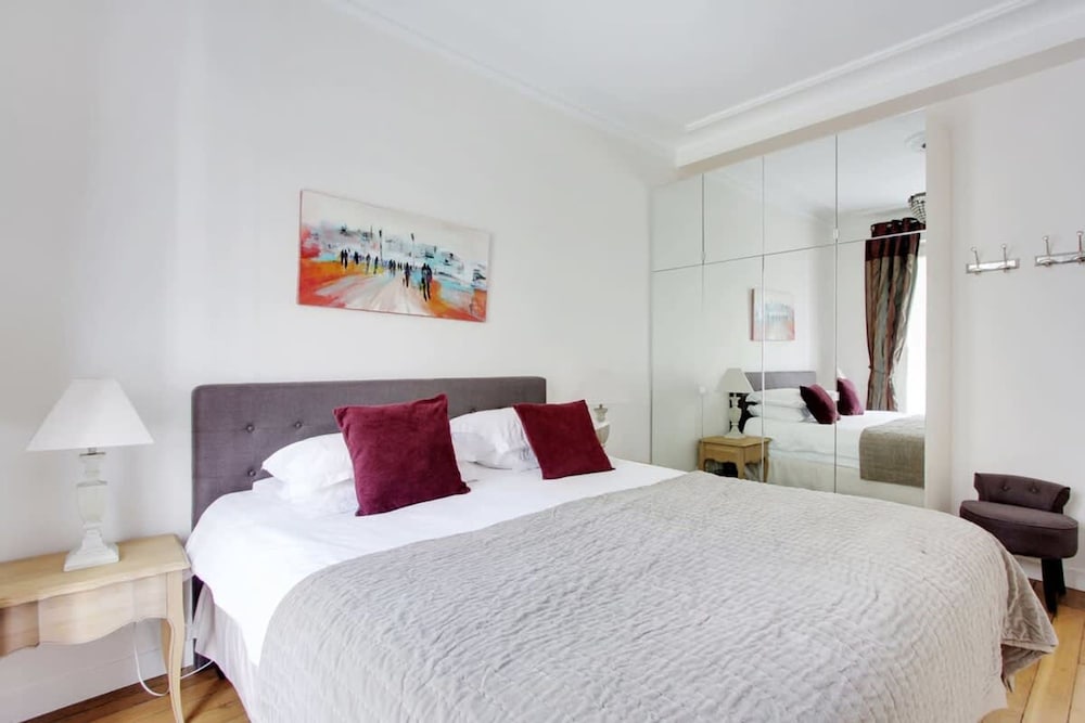 Eiffel Market Charming 2 Bed Apt Near Invalides