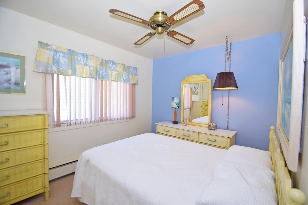 Laurel Avenue 707 3 Bedroom Home view 4