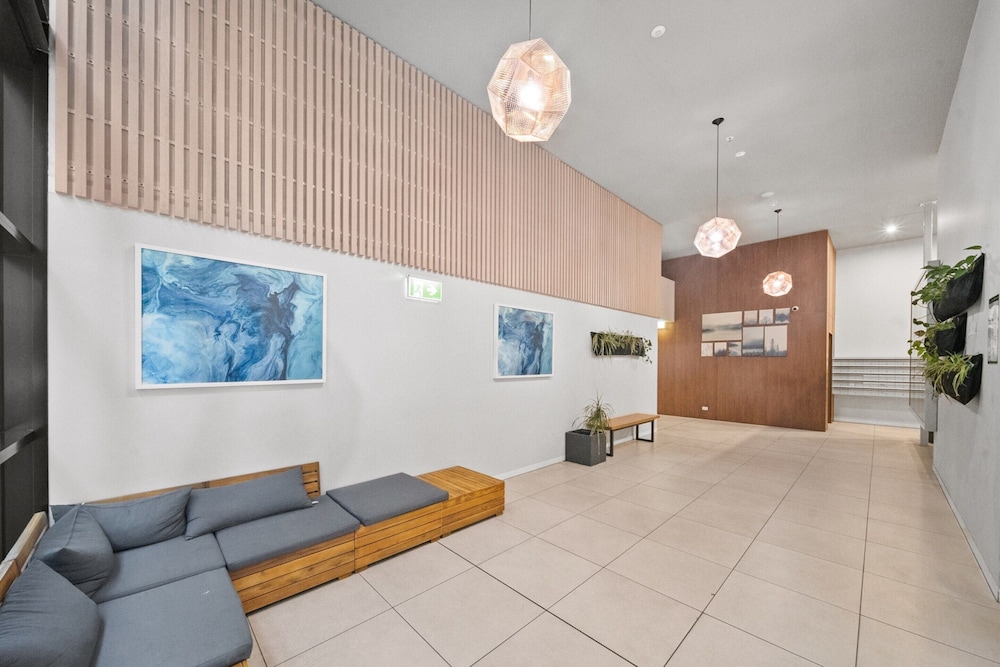 Sleek 2-bed Apartment With Rooftop Garden Access