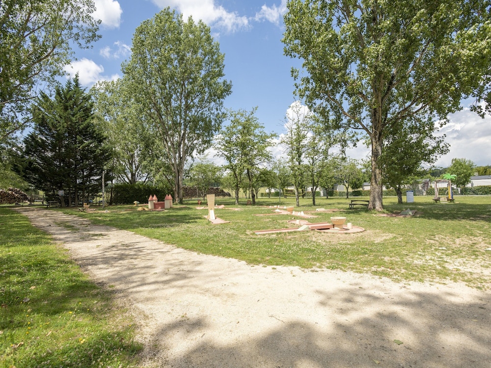 Mobile Home in Veuzain-sur-loire With Garden